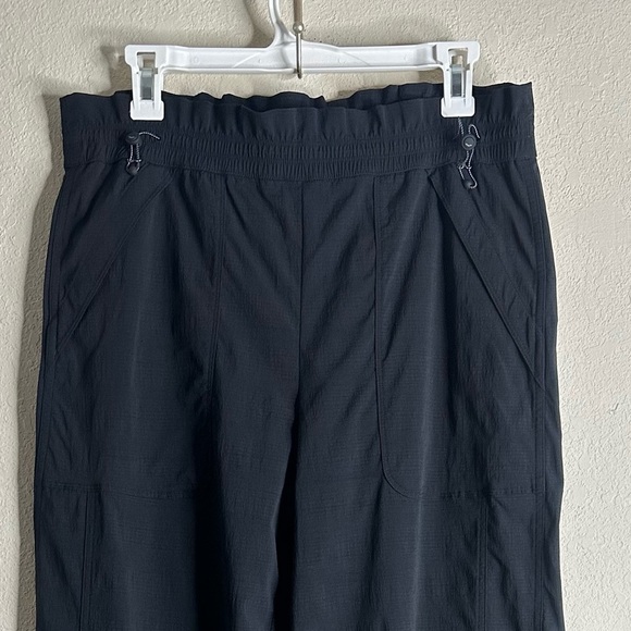 Athleta Trekkie Parachute high rise Pants size 10 30” style 533487 - Picture 7 of 7